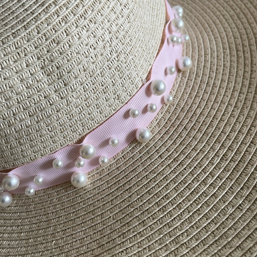Lady’s hat. - Picture 2 of 5
